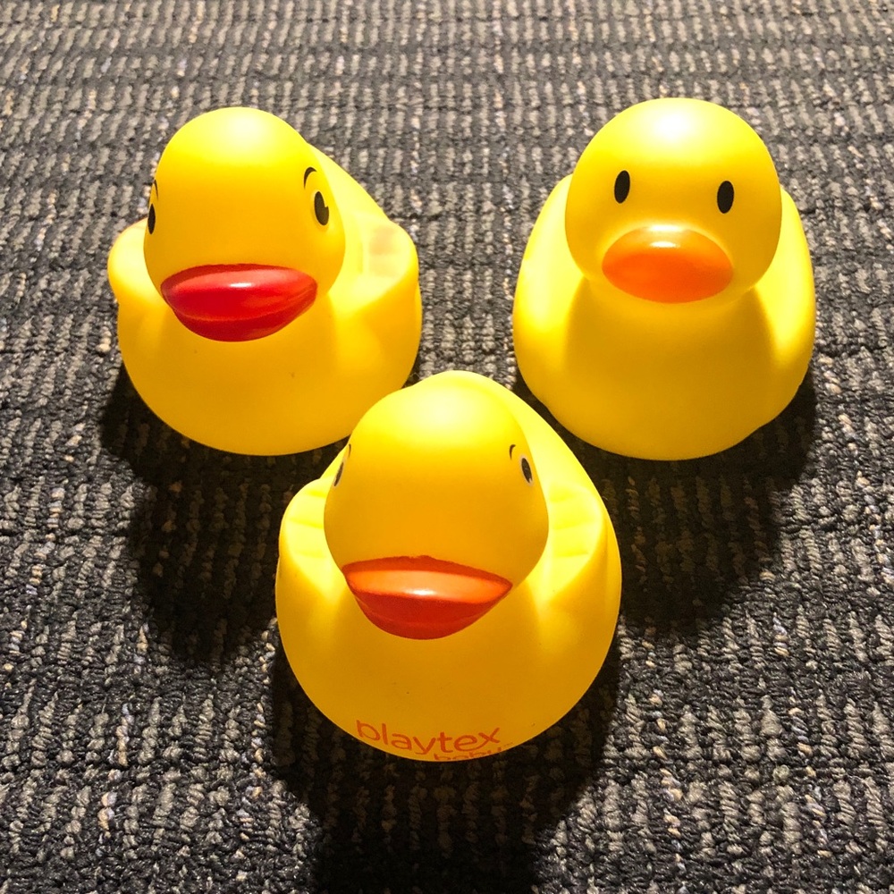 🚚 Playtex Bright Yellow Bath Ducks